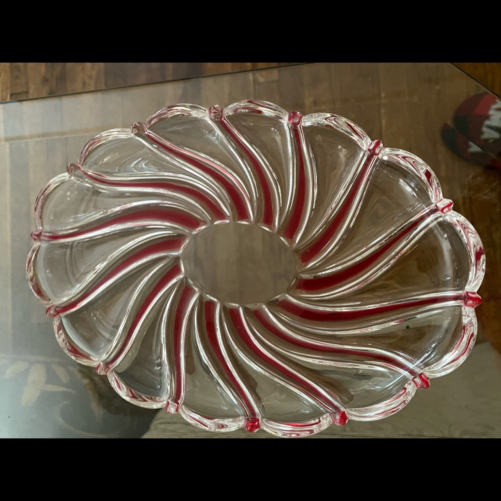 Glass swirl pattern dish